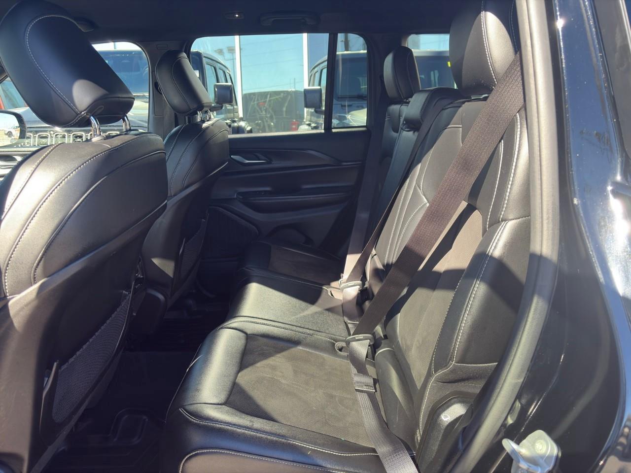 2023 Jeep Grand Cherokee Laredo 4dr 4x4 Photo