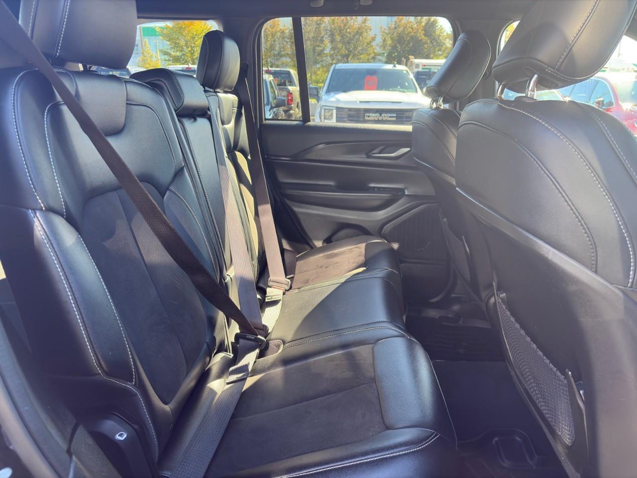 2023 Jeep Grand Cherokee Laredo 4dr 4x4 Photo