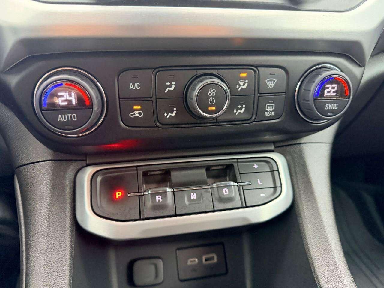 2023 GMC Acadia 3.6L V6, AWD, ALLOYS, CLOTH, 6-PASSENGER, TRAILERING PKG, CERTIFIED AS-TRADED! Photo