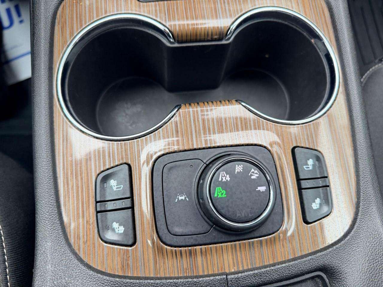 2023 GMC Acadia 3.6L V6, AWD, ALLOYS, CLOTH, 6-PASSENGER, TRAILERING PKG, CERTIFIED AS-TRADED! Photo