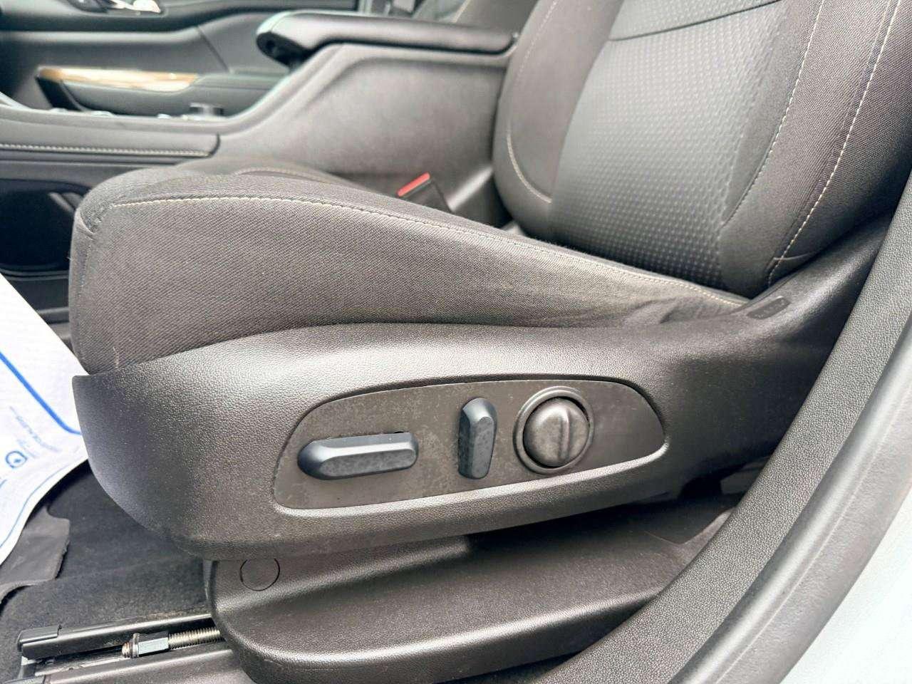 2023 GMC Acadia 3.6L V6, AWD, ALLOYS, CLOTH, 6-PASSENGER, TRAILERING PKG, CERTIFIED AS-TRADED! Photo