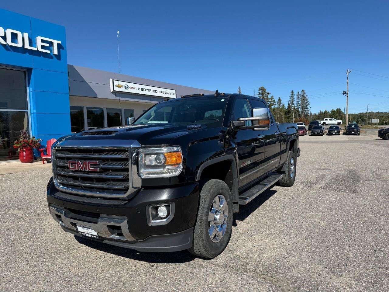 2017 GMC SIERRA 2500HD RUNNING BOARDS. TONNEAU. BEDLINER. ALL WEATHER MATS. SUNROOF. H.D TRAILERING PKG. REAR VISION CAMERA. CERTIFIED. Photo