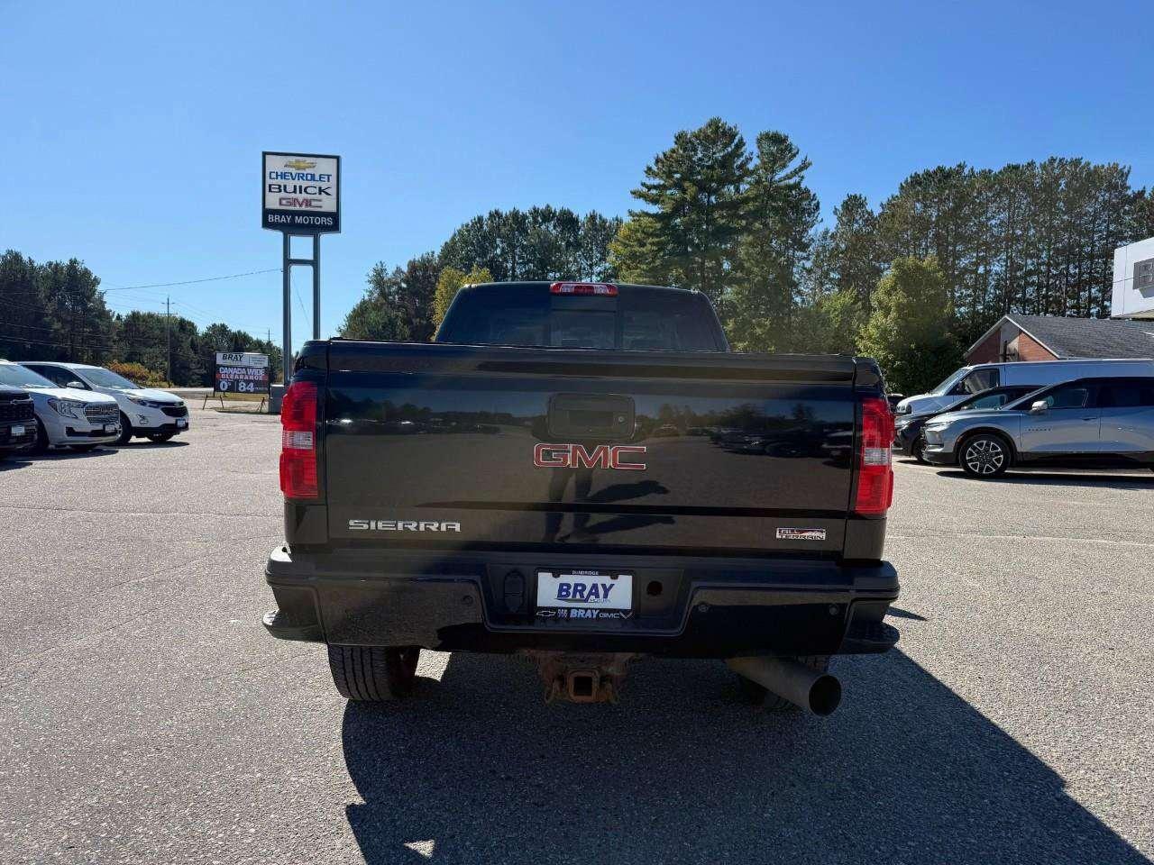 2017 GMC SIERRA 2500HD RUNNING BOARDS. TONNEAU. BEDLINER. ALL WEATHER MATS. SUNROOF. H.D TRAILERING PKG. REAR VISION CAMERA. CERTIFIED. Photo