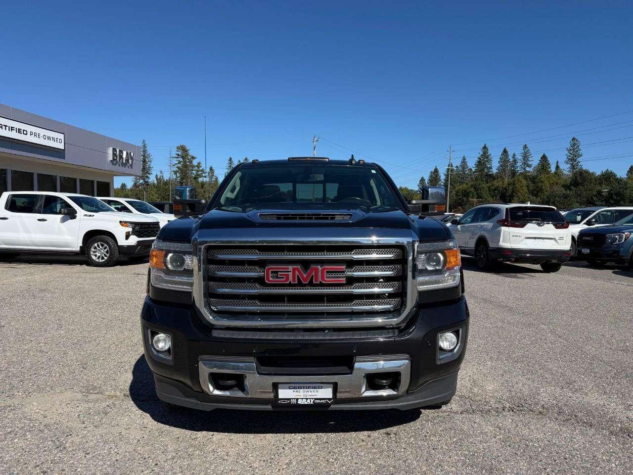 2017 GMC SIERRA 2500HD RUNNING BOARDS. TONNEAU. BEDLINER. ALL WEATHER MATS. SUNROOF. H.D TRAILERING PKG. REAR VISION CAMERA. CERTIFIED. Photo5