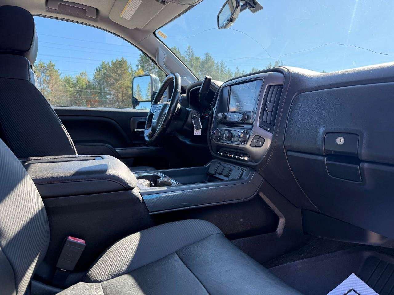 2017 GMC SIERRA 2500HD RUNNING BOARDS. TONNEAU. BEDLINER. ALL WEATHER MATS. SUNROOF. H.D TRAILERING PKG. REAR VISION CAMERA. CERTIFIED. Photo