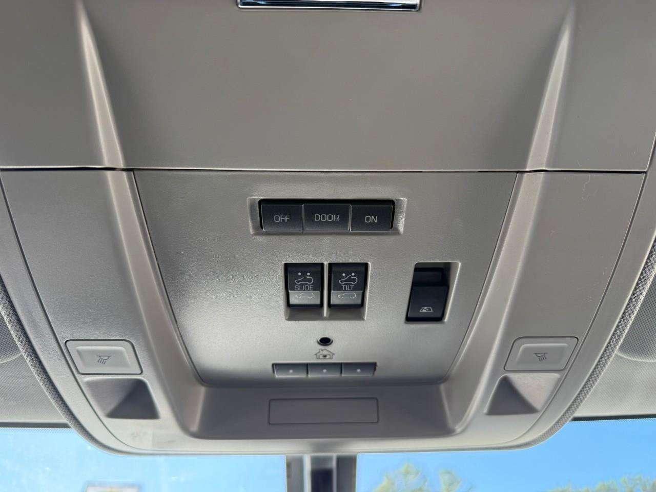 2017 GMC SIERRA 2500HD RUNNING BOARDS. TONNEAU. BEDLINER. ALL WEATHER MATS. SUNROOF. H.D TRAILERING PKG. REAR VISION CAMERA. CERTIFIED. Photo