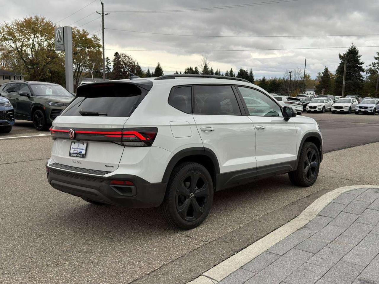 2026 Volkswagen Taos Comfortline Black Edition Photo