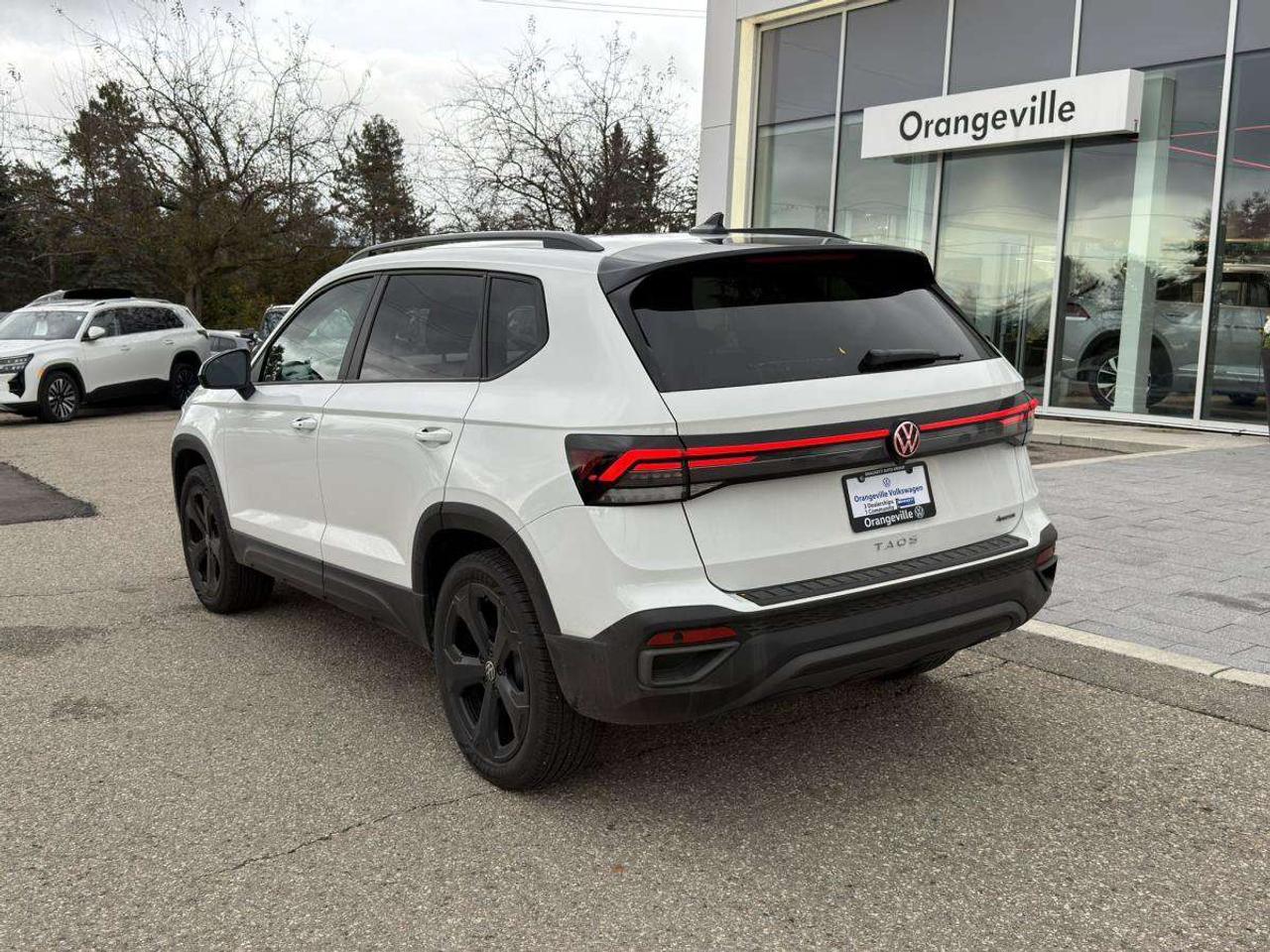 2026 Volkswagen Taos Comfortline Black Edition Photo3
