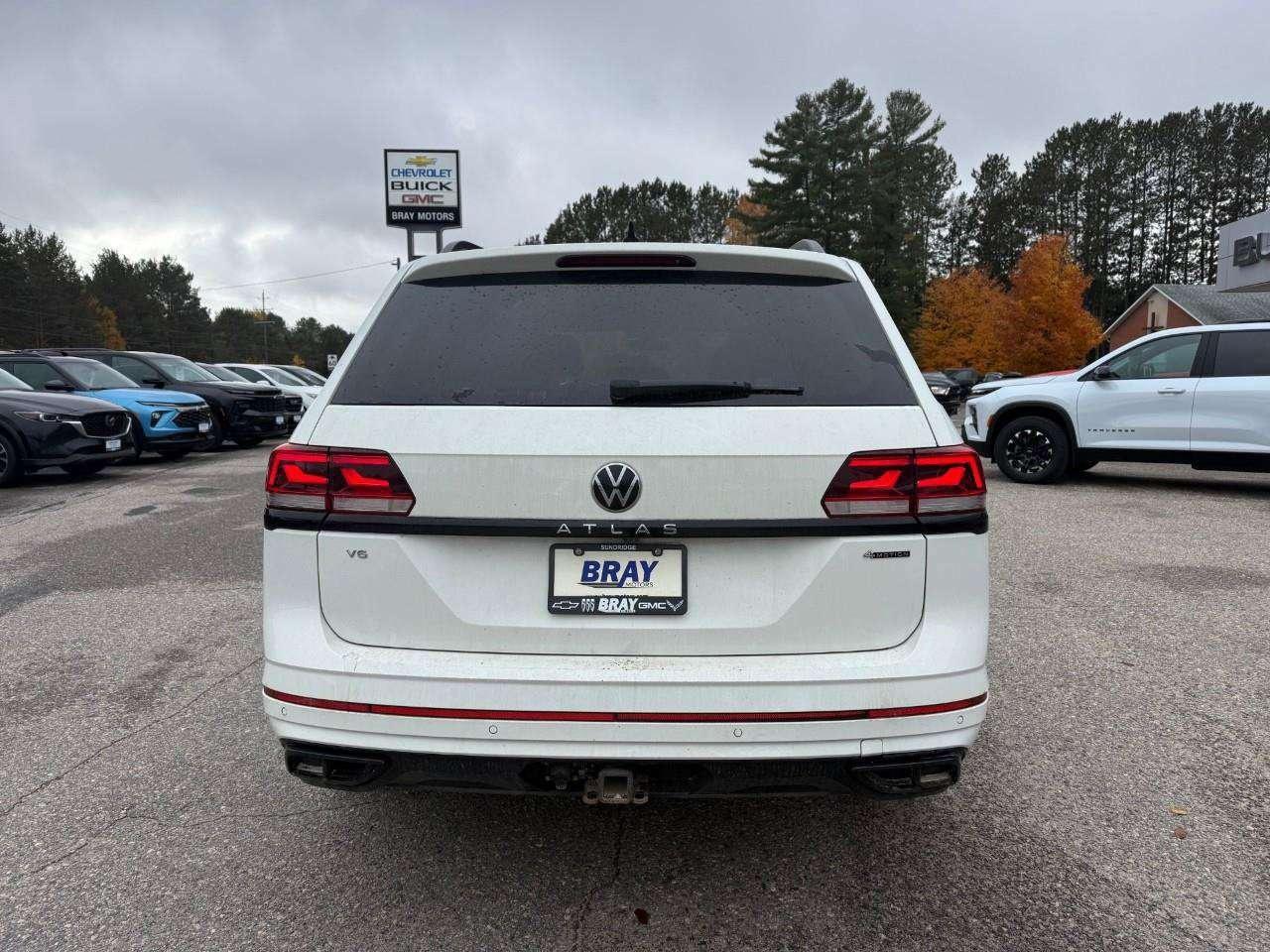 2023 Volkswagen Atlas ALL WEATHER MATS. 7 SEATER. PANORAMIC SUNROOF. FENDER AUDIO SYSTEM. HEATED FRONT AND REAR SEATS. CERTIFIED. Photo