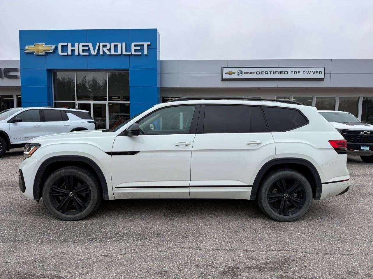 2023 Volkswagen Atlas ALL WEATHER MATS. 7 SEATER. PANORAMIC SUNROOF. FENDER AUDIO SYSTEM. HEATED FRONT AND REAR SEATS. CERTIFIED. Photo