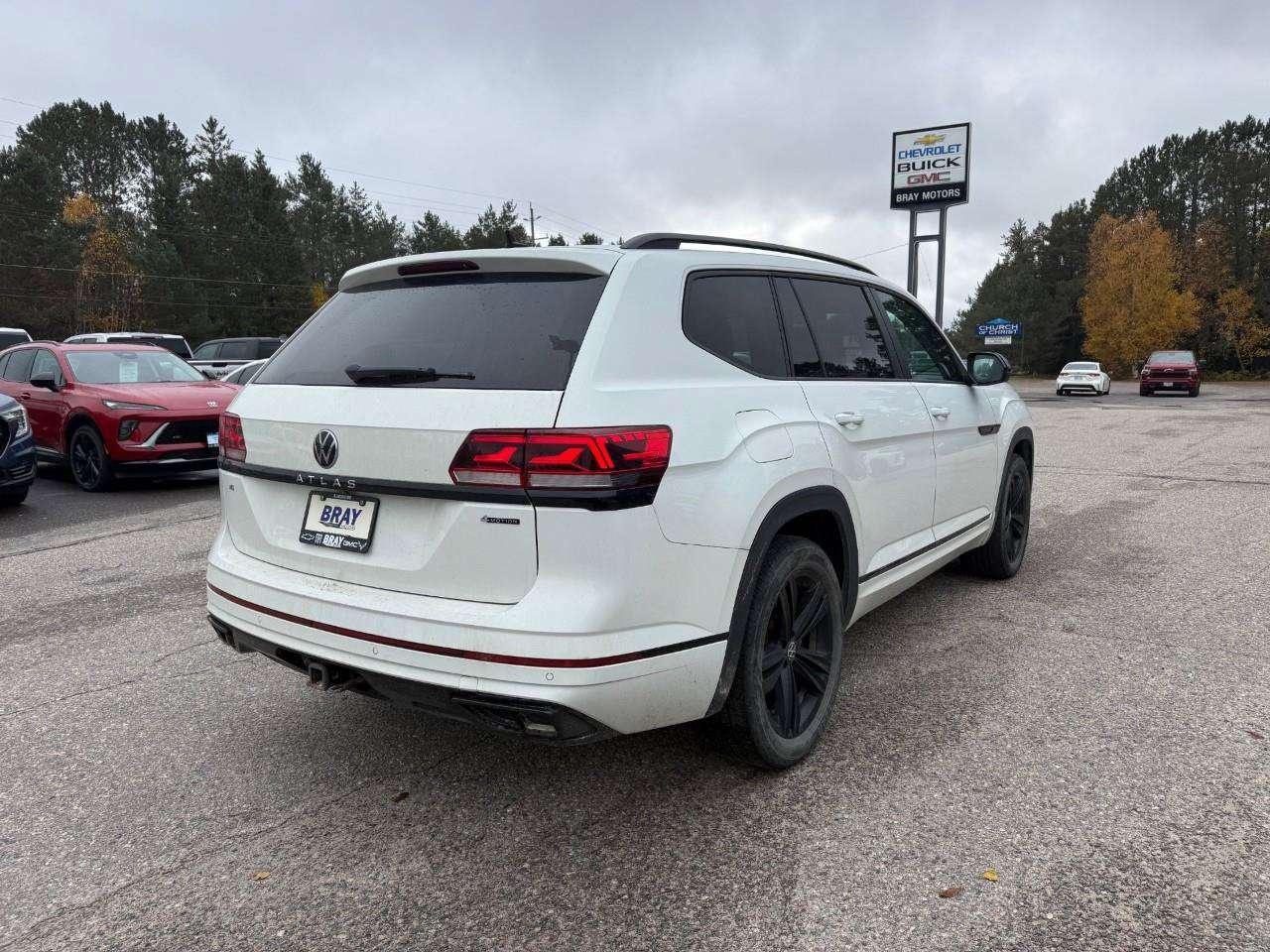 2023 Volkswagen Atlas ALL WEATHER MATS. 7 SEATER. PANORAMIC SUNROOF. FENDER AUDIO SYSTEM. HEATED FRONT AND REAR SEATS. CERTIFIED. Photo