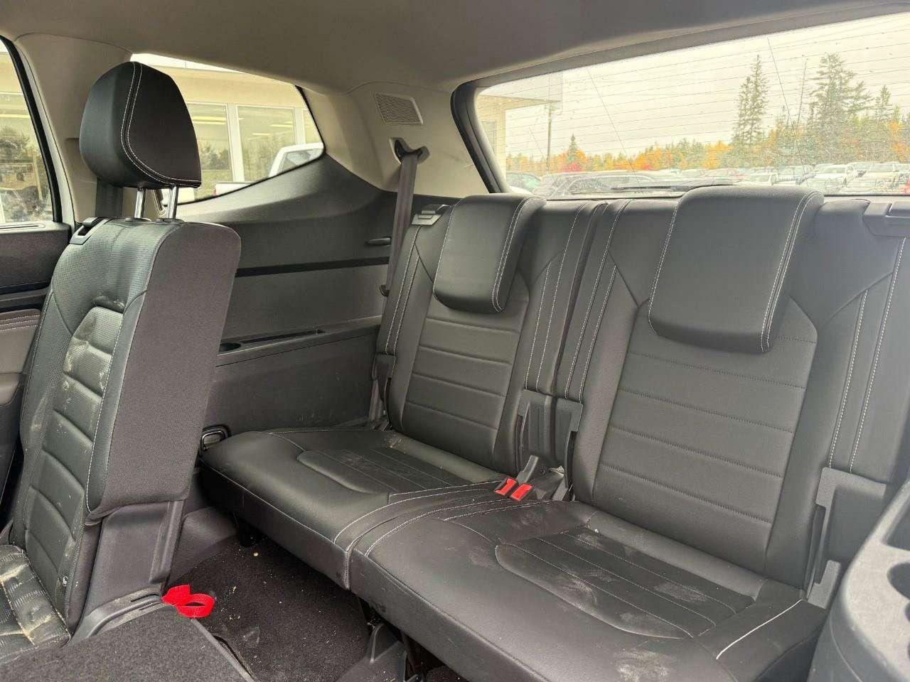2023 Volkswagen Atlas ALL WEATHER MATS. 7 SEATER. PANORAMIC SUNROOF. FENDER AUDIO SYSTEM. HEATED FRONT AND REAR SEATS. CERTIFIED. Photo