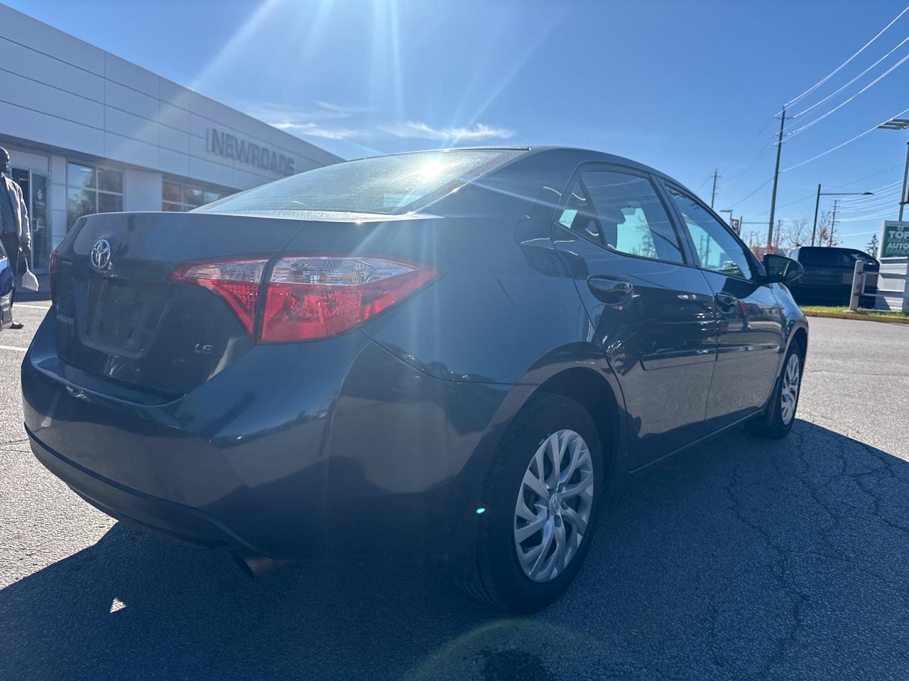 2017 Toyota Corolla CE (CVT) 4dr Sedan Photo
