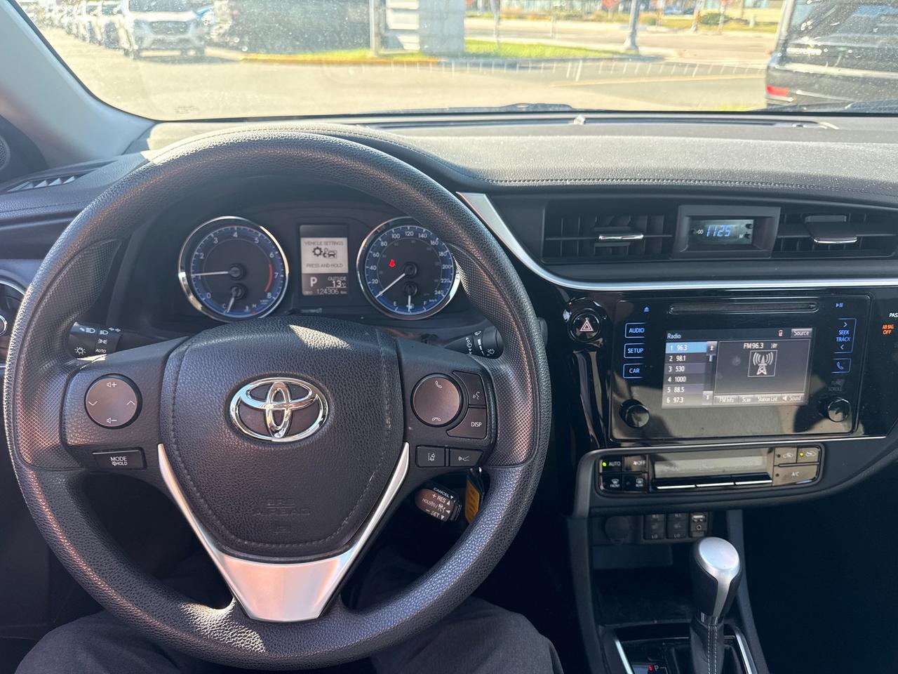 2017 Toyota Corolla CE (CVT) 4dr Sedan Photo