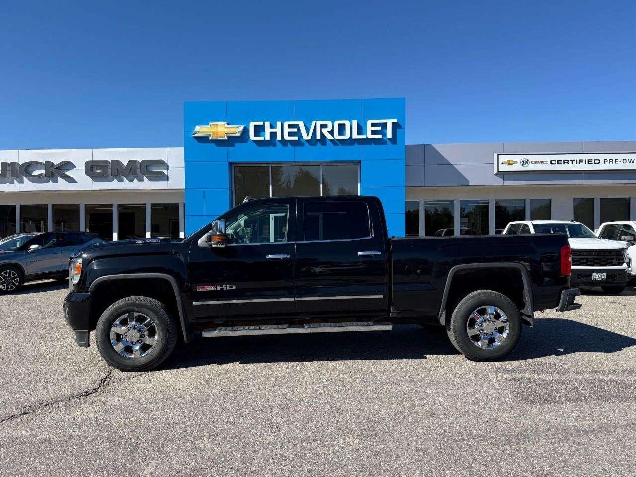 2017 GMC SIERRA 2500HD RUNNING BOARDS. TONNEAU. BEDLINER. ALL WEATHER MATS. SUNROOF. H.D TRAILERING PKG. REAR VISION CAMERA. CERTIFIED. Photo