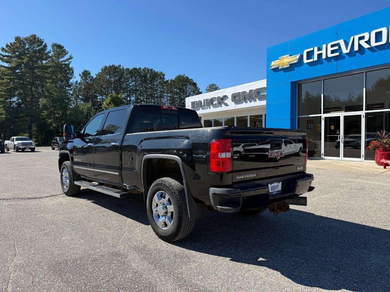2017 GMC SIERRA 2500HD RUNNING BOARDS. TONNEAU. BEDLINER. ALL WEATHER MATS. SUNROOF. H.D TRAILERING PKG. REAR VISION CAMERA. CERTIFIED. Photo
