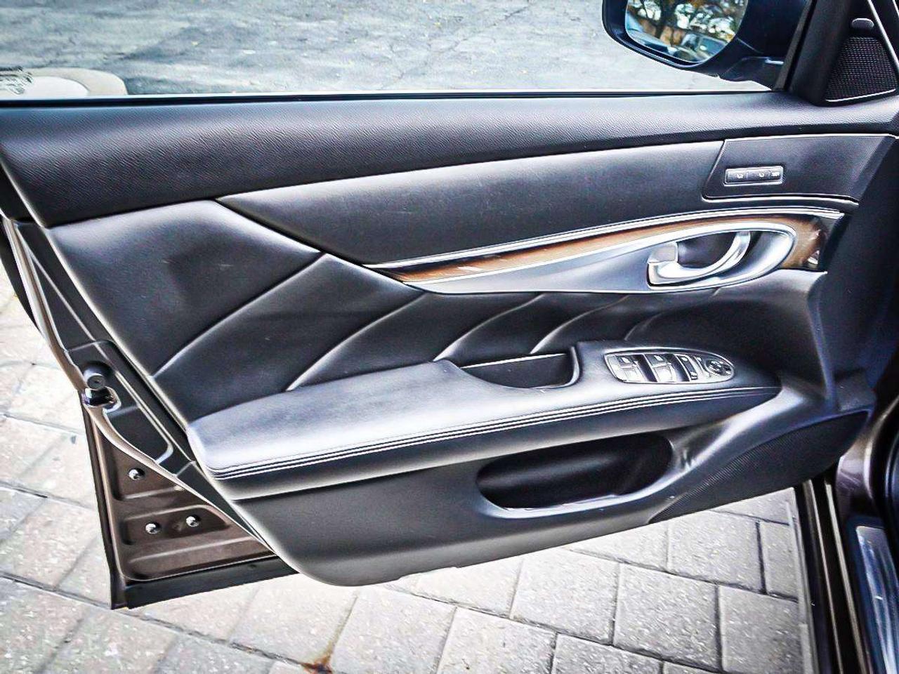 2019 Infiniti Q70  Photo