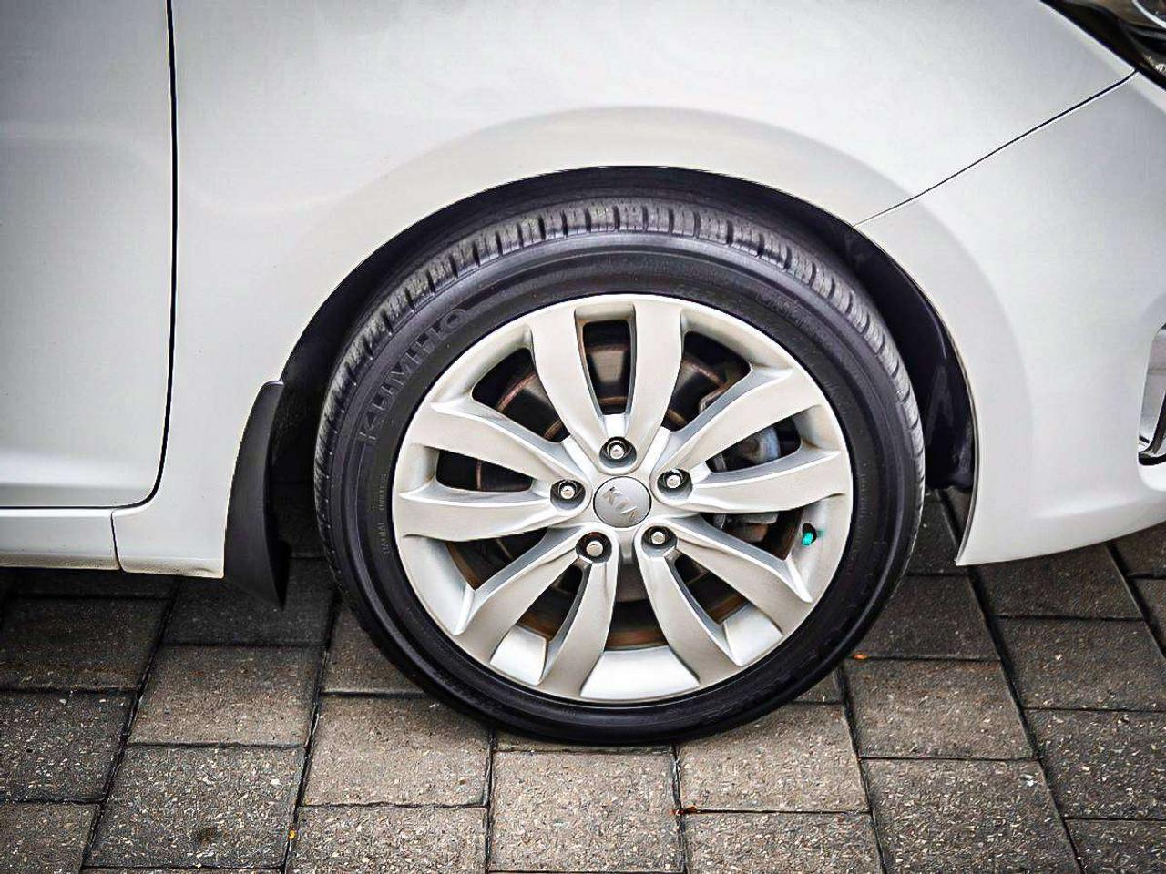 2016 Kia Rondo  Photo
