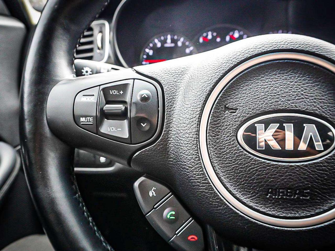 2016 Kia Rondo  Photo