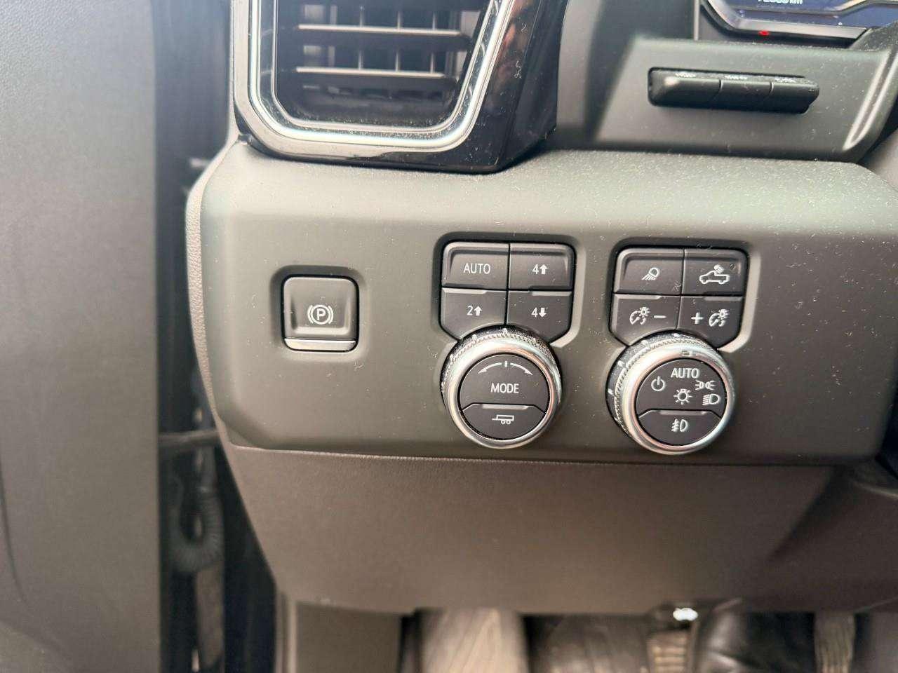 2024 GMC Sierra 1500 6.2L V8, ALLOYS, LEATHER, BOSE, 1-OWNER, MACMASTER ORIGINAL, CERTIFIED PREOWNED! Photo