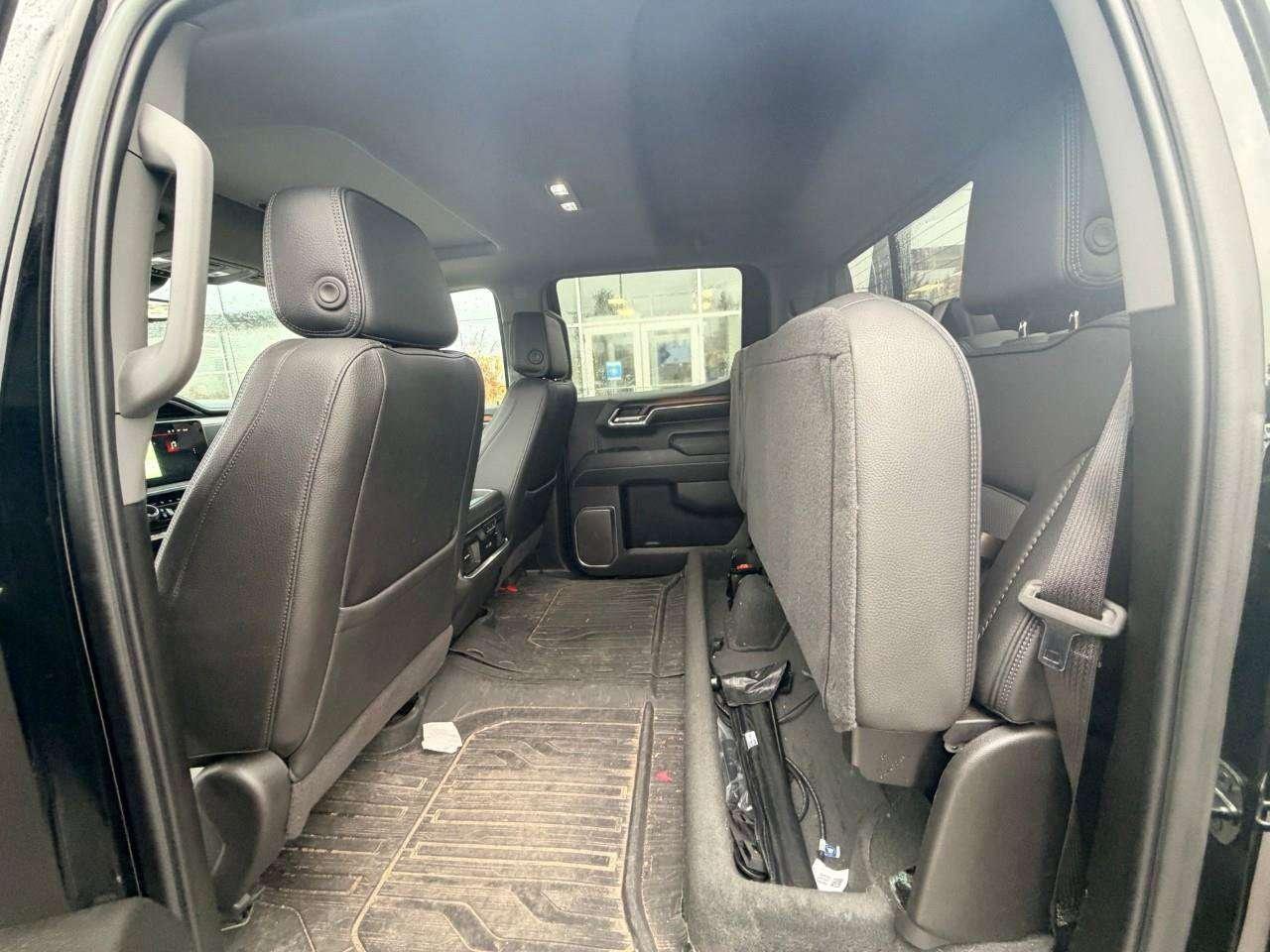 2024 GMC Sierra 1500 6.2L V8, ALLOYS, LEATHER, BOSE, 1-OWNER, MACMASTER ORIGINAL, CERTIFIED PREOWNED! Photo