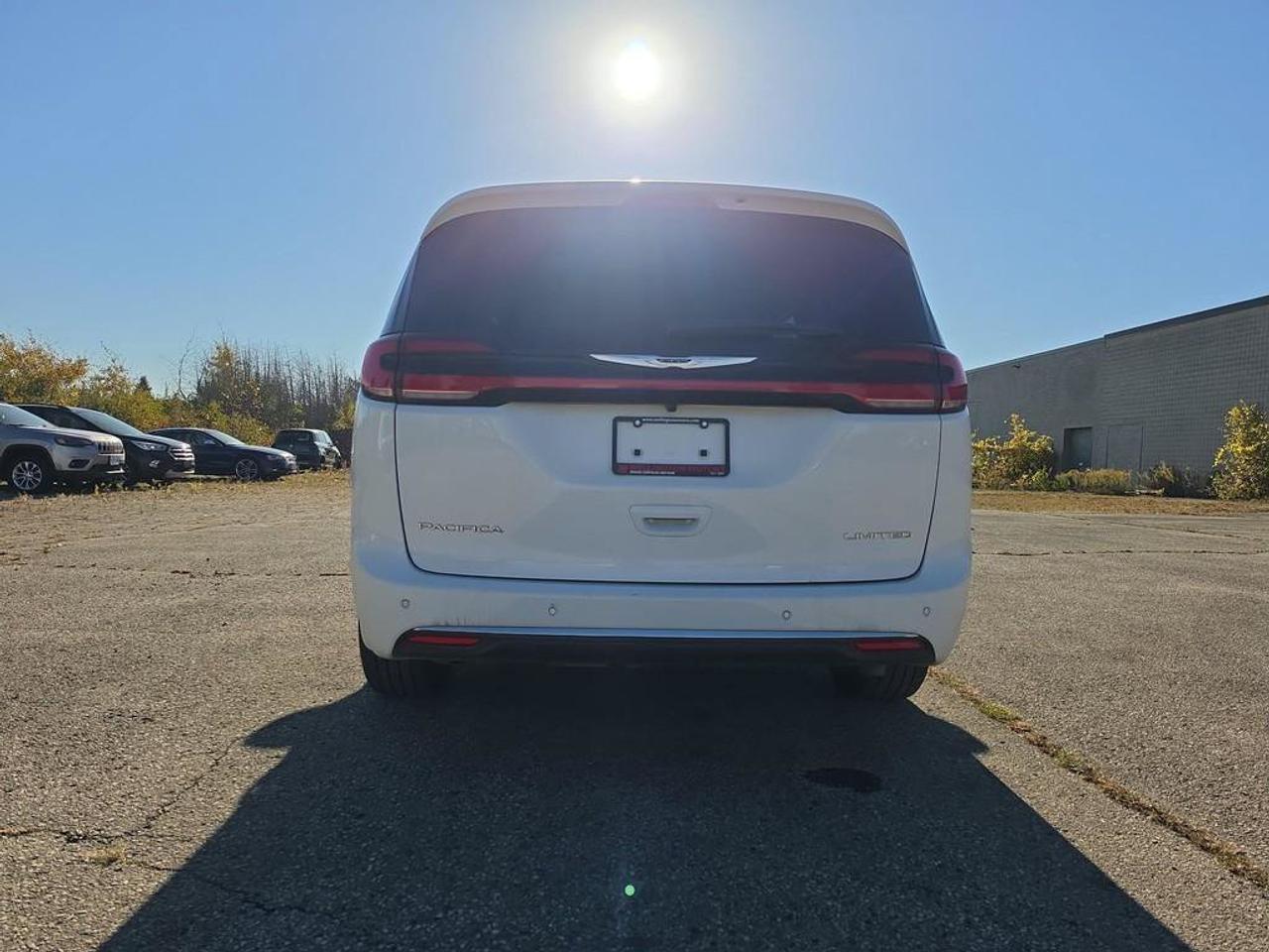 2026 Chrysler Pacifica Limited | Clean Carfax Report | Fully Certified | Ontario Vehicle | Factory Warranty | Leather | Photo