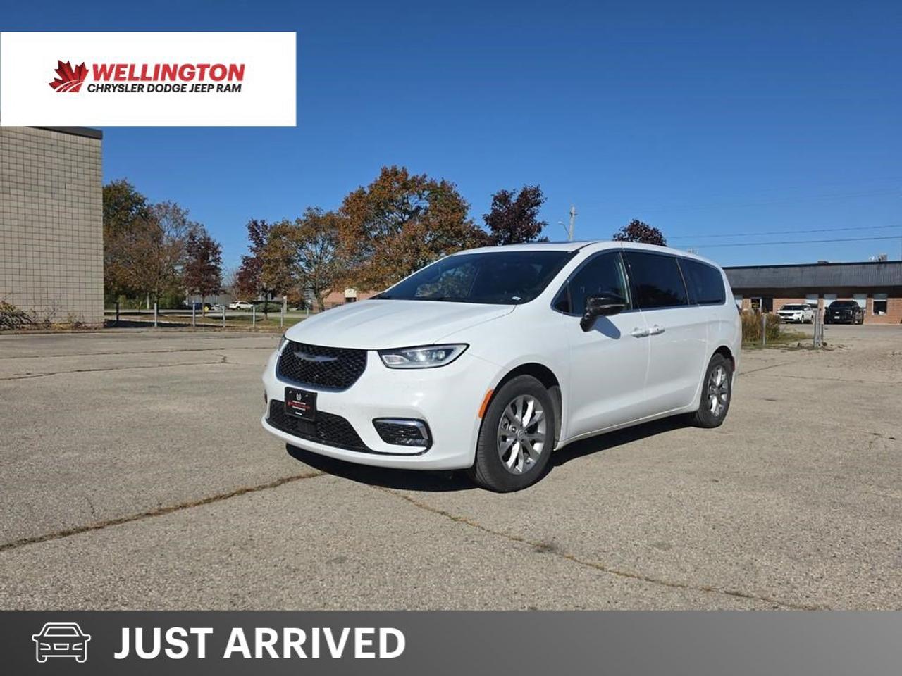 2026 Chrysler Pacifica Limited | New Tires | Clean CarFax | Fully Certified | Ontario Vehicle | Factory Warranty | Leather Photo