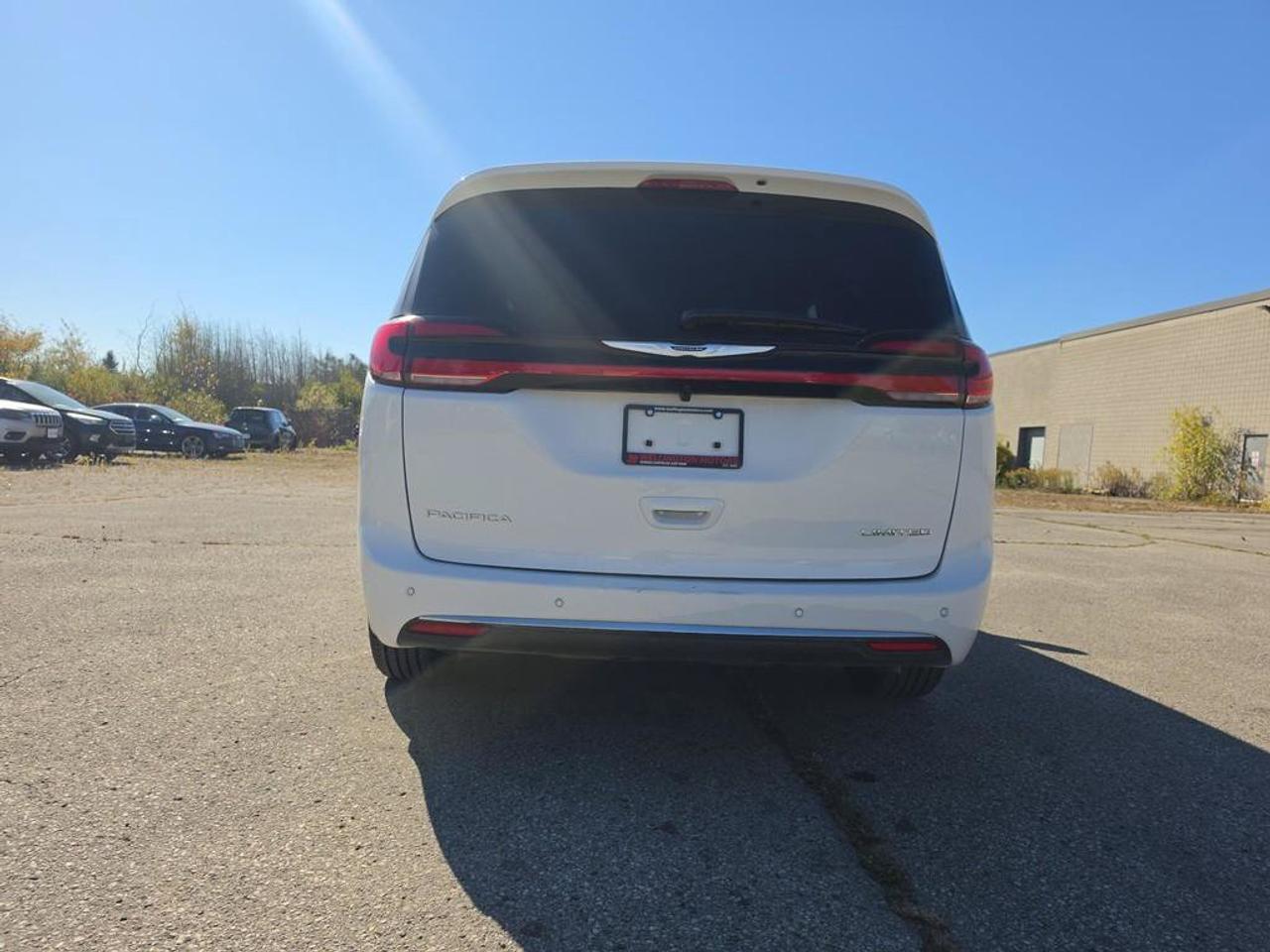 2026 Chrysler Pacifica Limited | New Tires | Clean CarFax | Fully Certified | Ontario Vehicle | Factory Warranty | Leather Photo