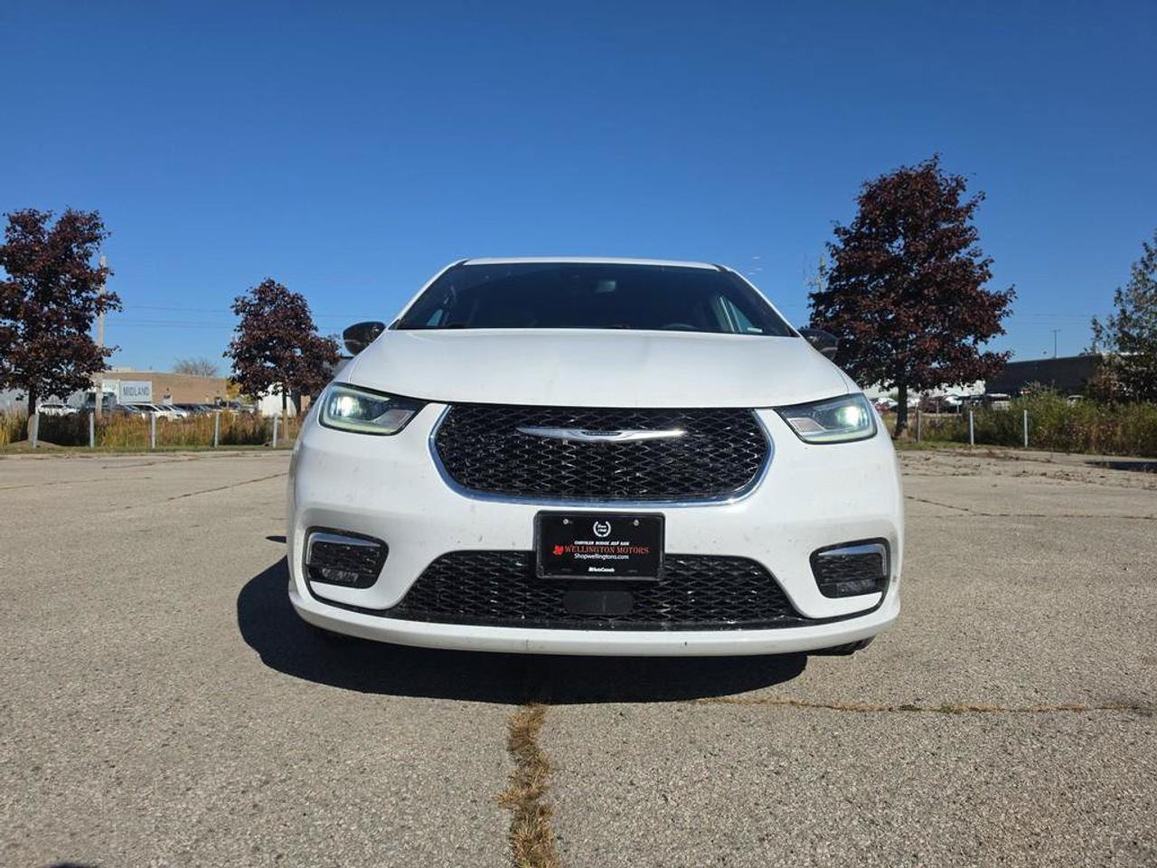 2026 Chrysler Pacifica Limited | New Tires | Clean CarFax | Fully Certified | Ontario Vehicle | Factory Warranty | Leather Photo