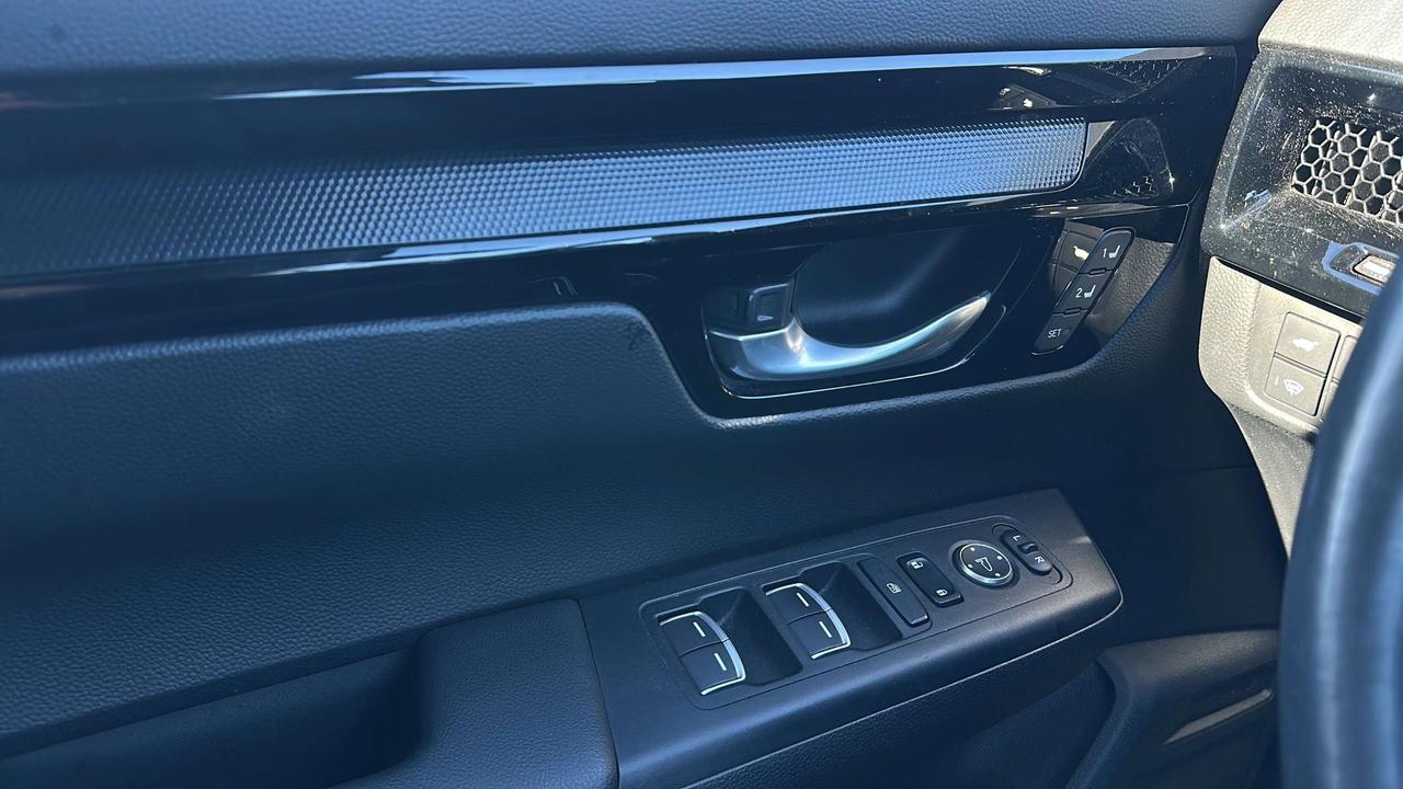 2023 Honda CR-V Touring Photo