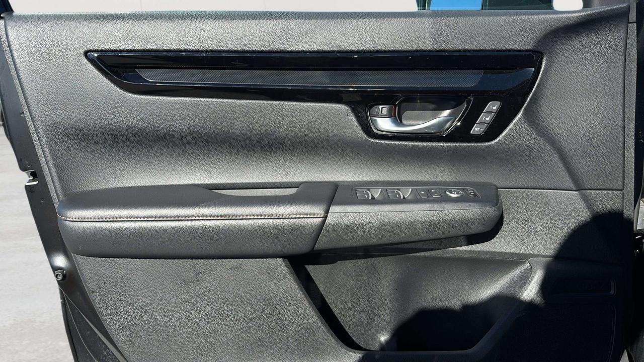 2023 Honda CR-V Touring Photo