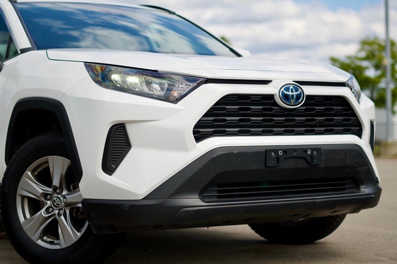2025 Toyota RAV4 Hybrid LE Photo2