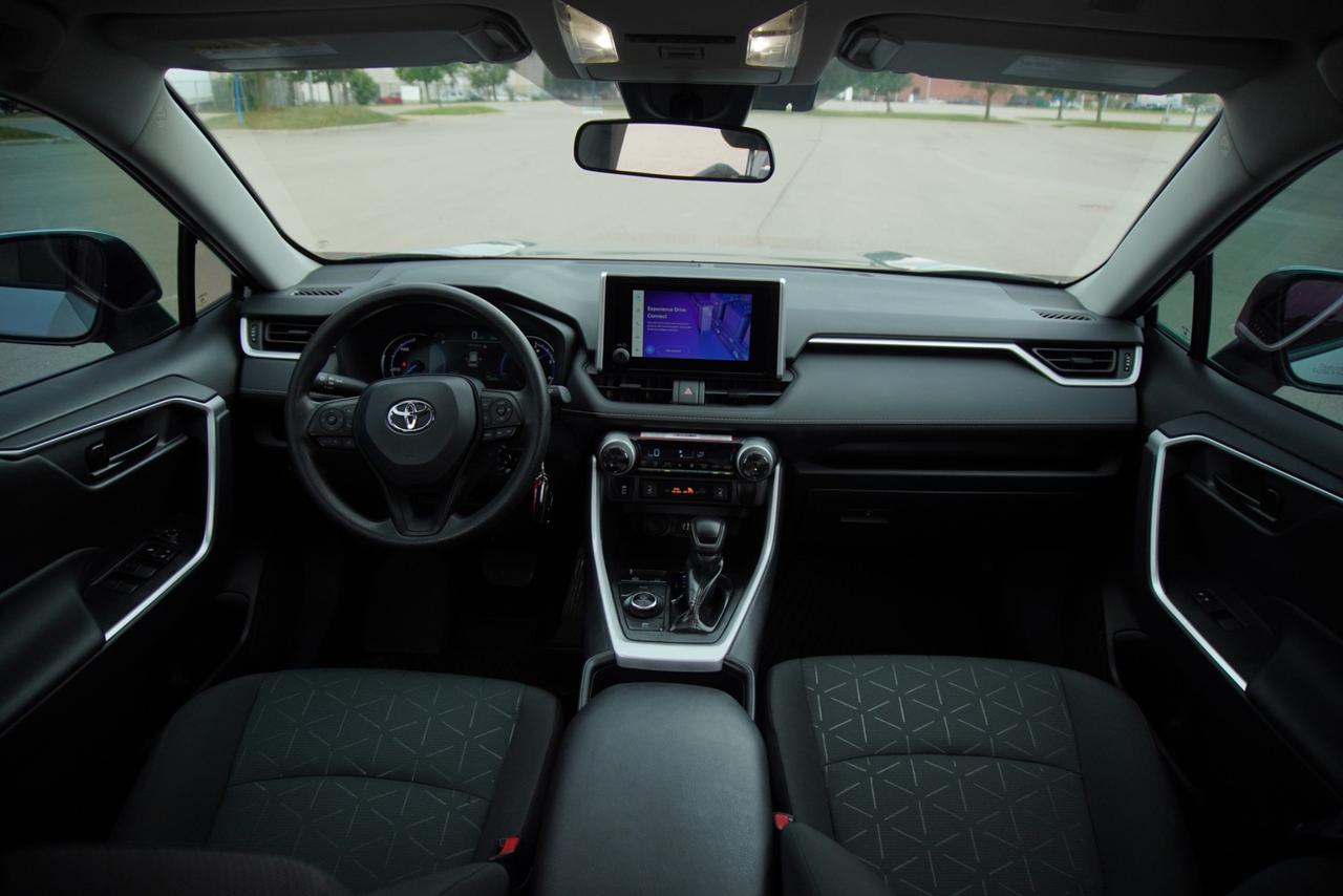 2025 Toyota RAV4 Hybrid LE Photo