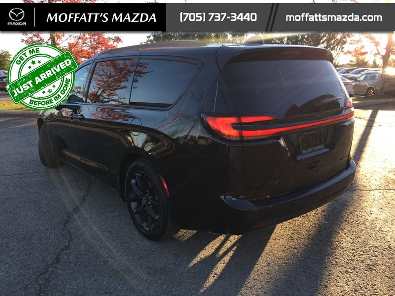 2025 Chrysler Pacifica Limited Photo2