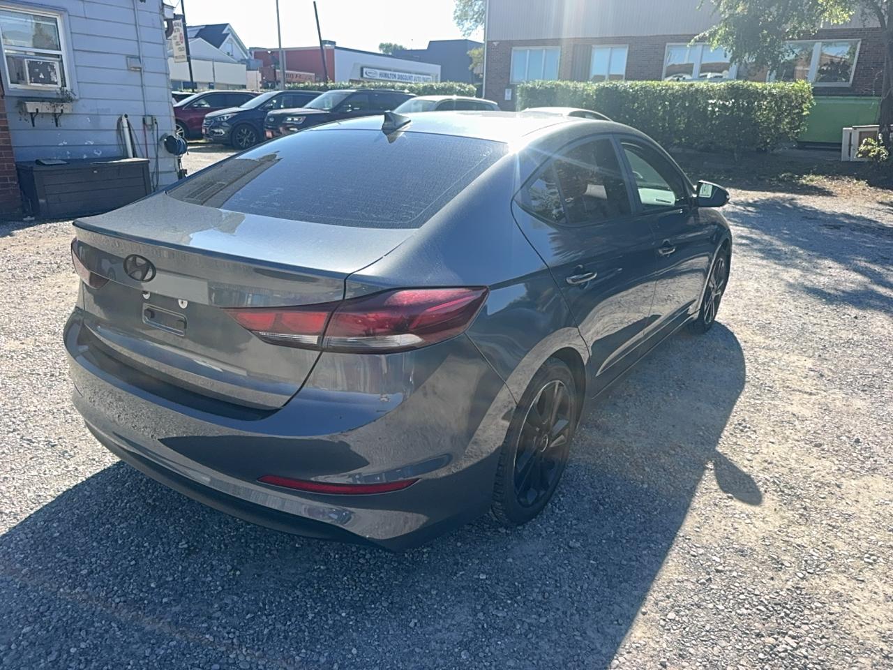 2017 Hyundai Elantra GLS Photo