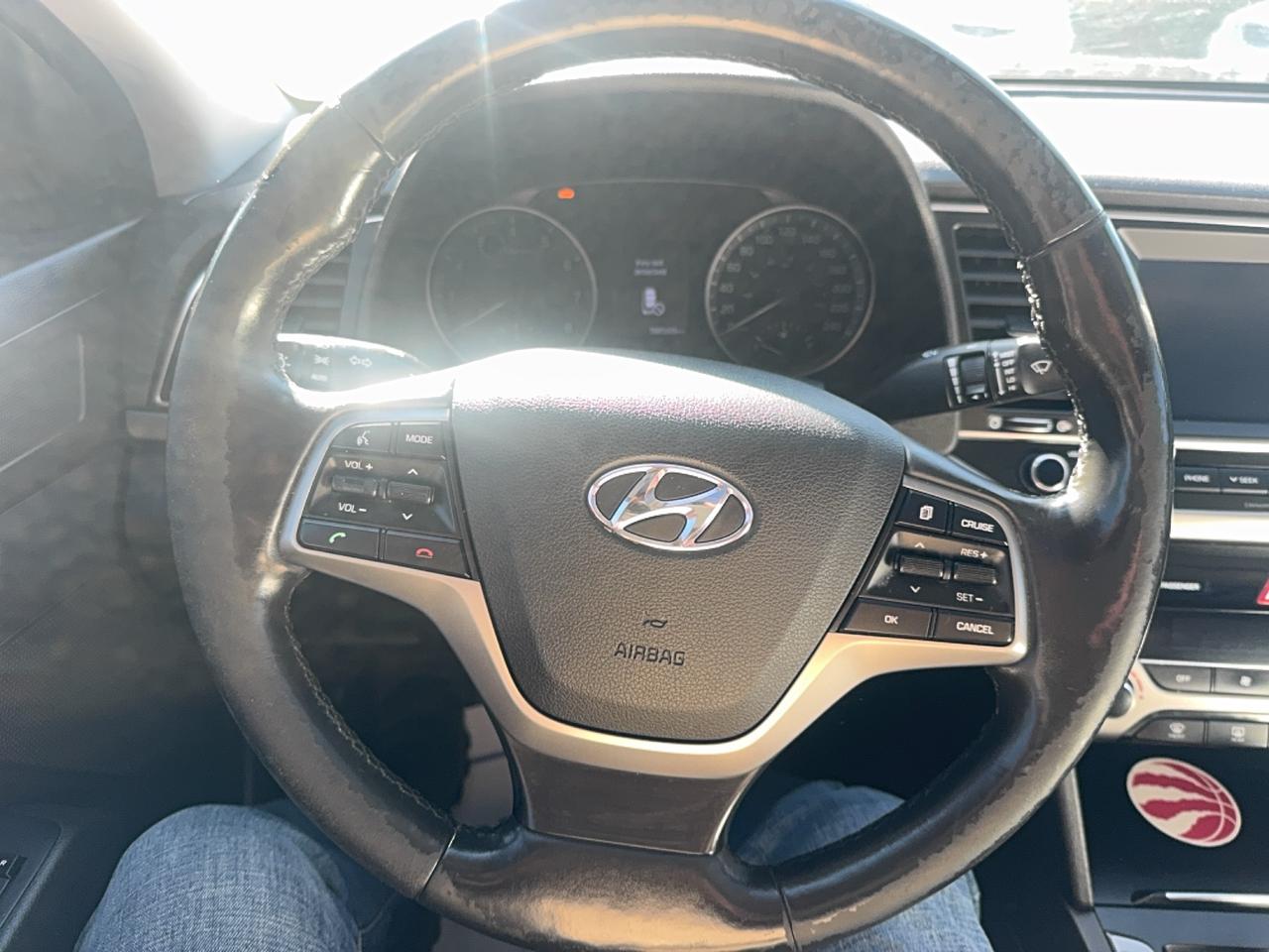 2017 Hyundai Elantra GLS Photo