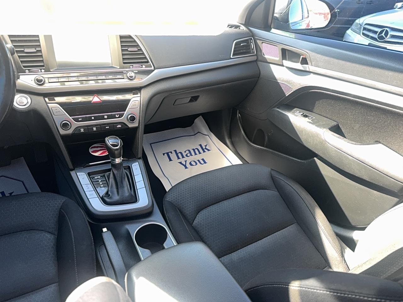 2017 Hyundai Elantra GLS Photo