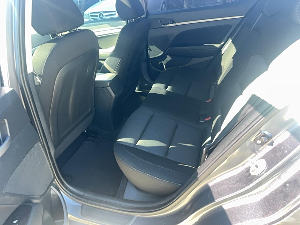 2017 Hyundai Elantra GLS Photo