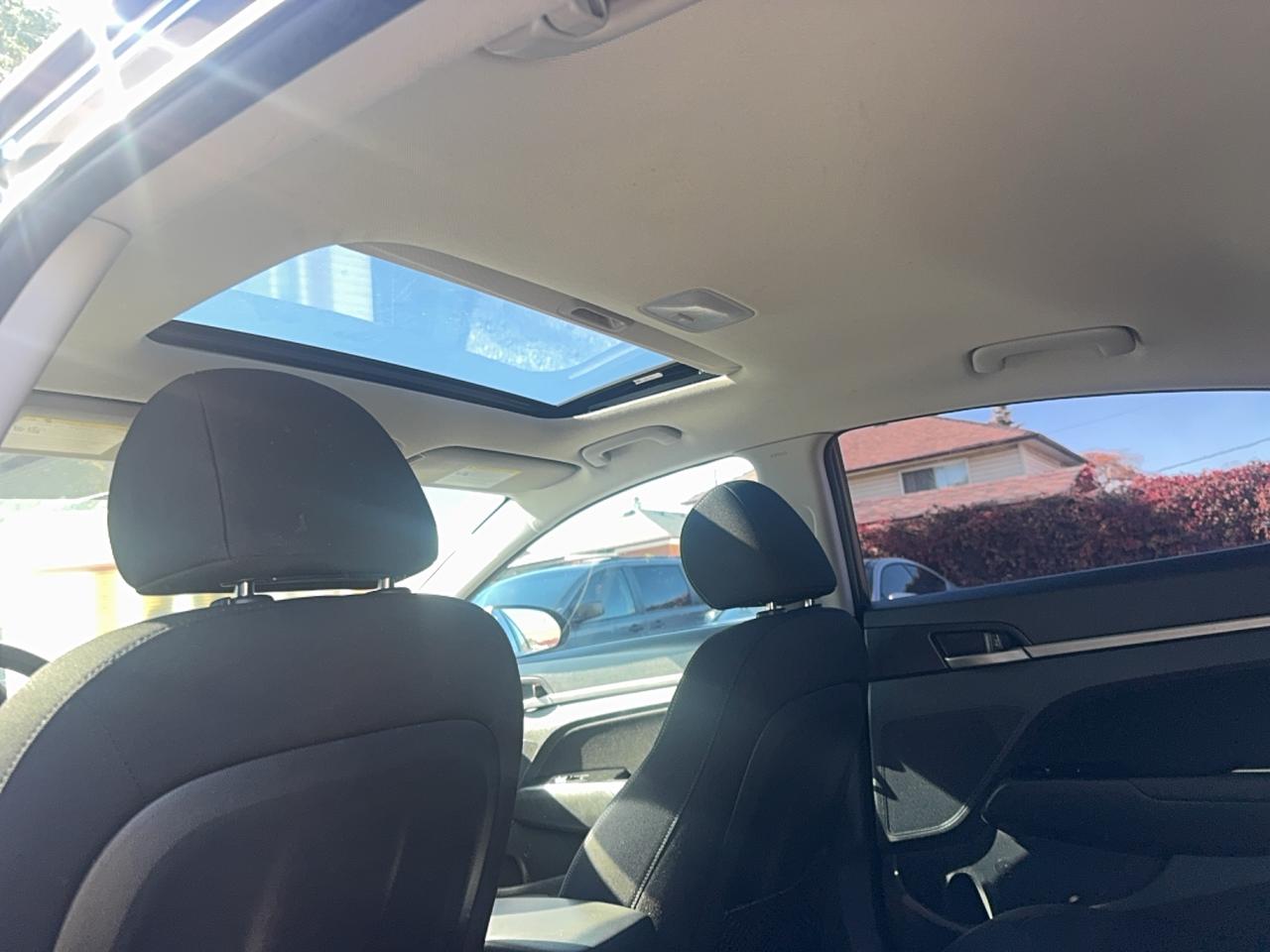 2017 Hyundai Elantra GLS Photo