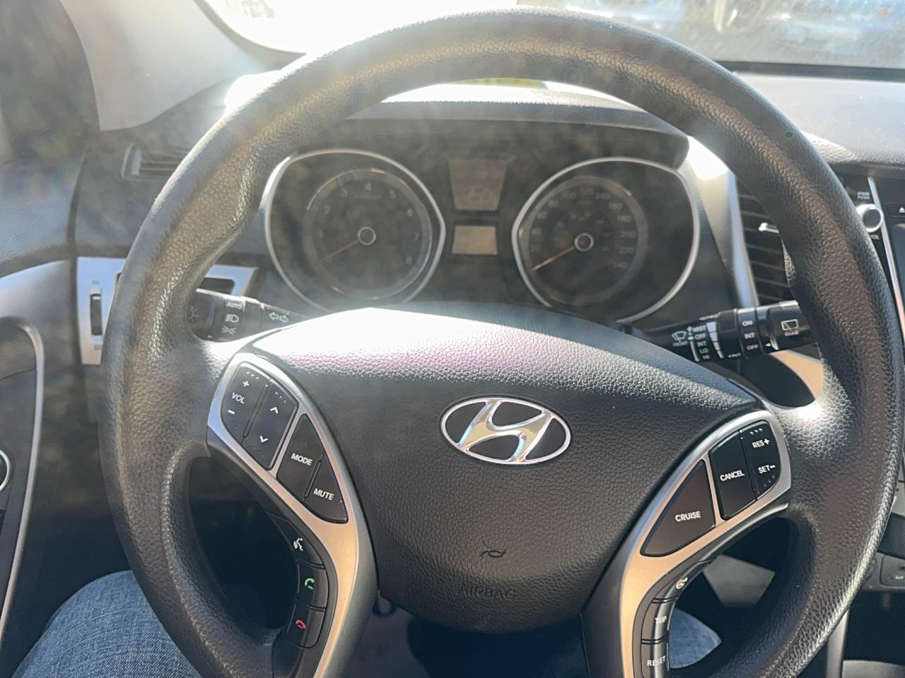 2016 Hyundai Elantra GT GL Photo