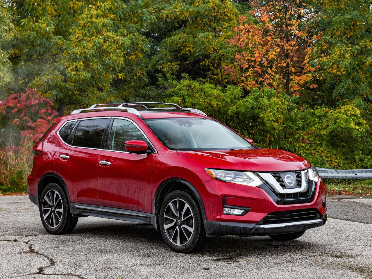 2017 Nissan Rogue SL Platinum Photo2