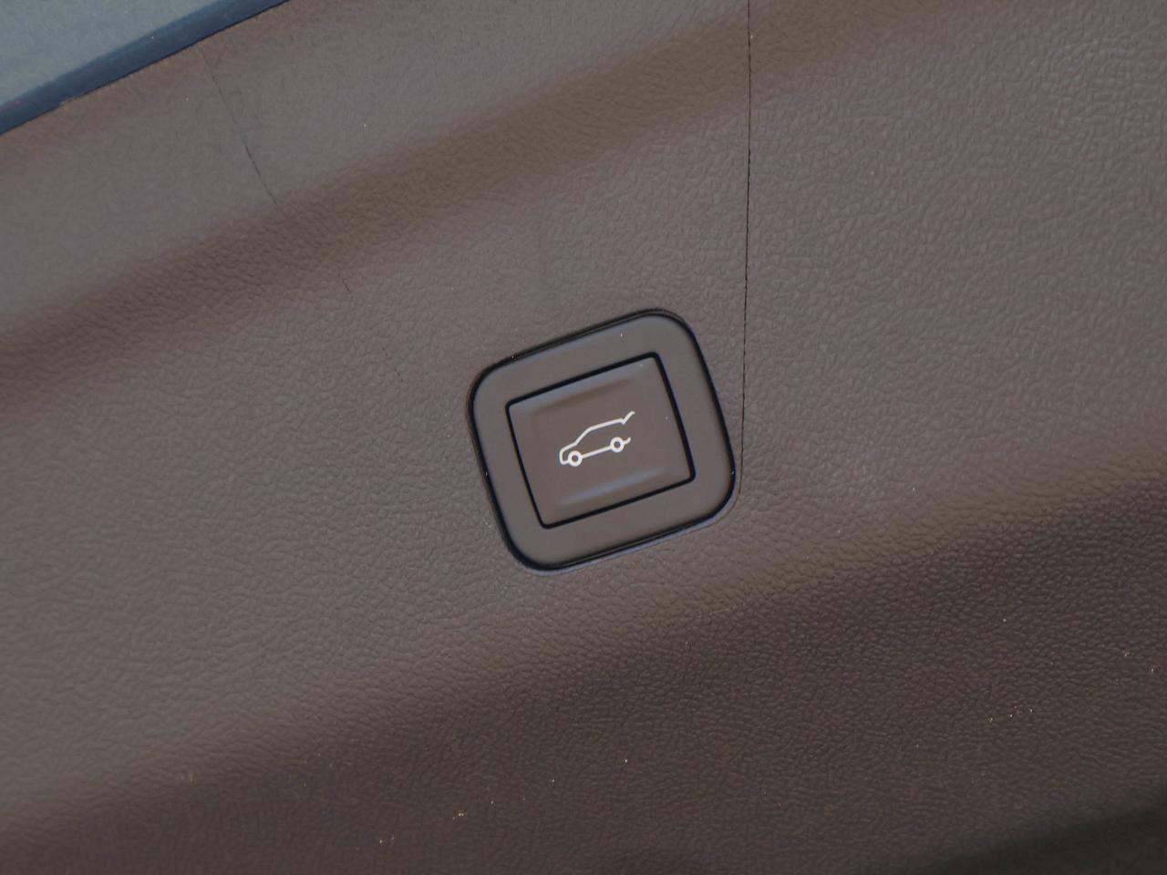 2025 GMC Yukon Denali Photo