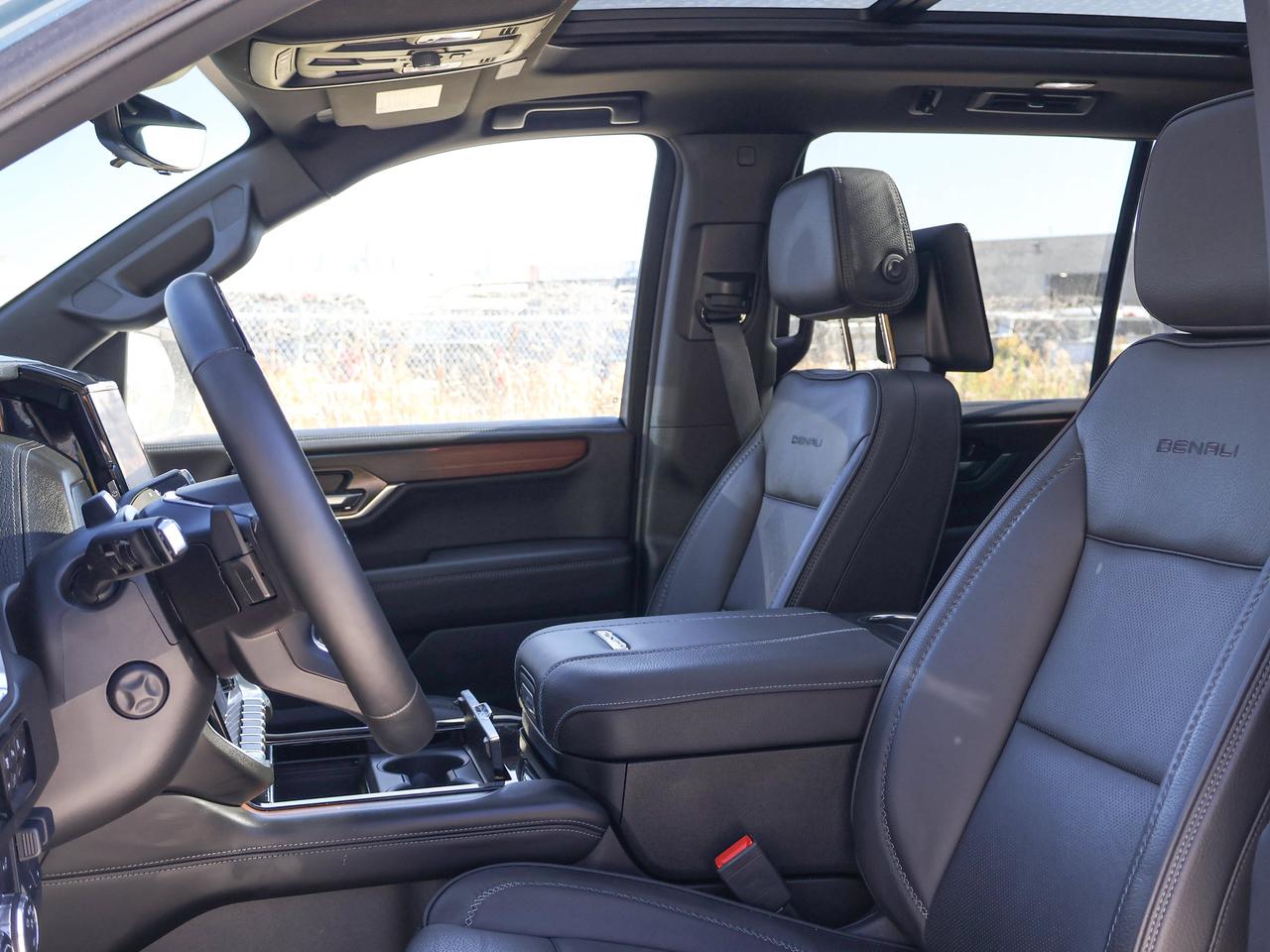 2025 GMC Yukon Denali Photo