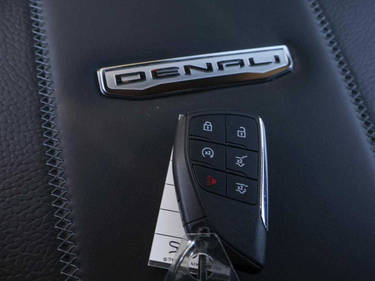2025 GMC Yukon Denali Photo