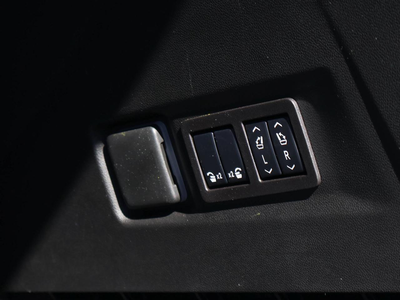 2025 GMC Yukon Denali Photo