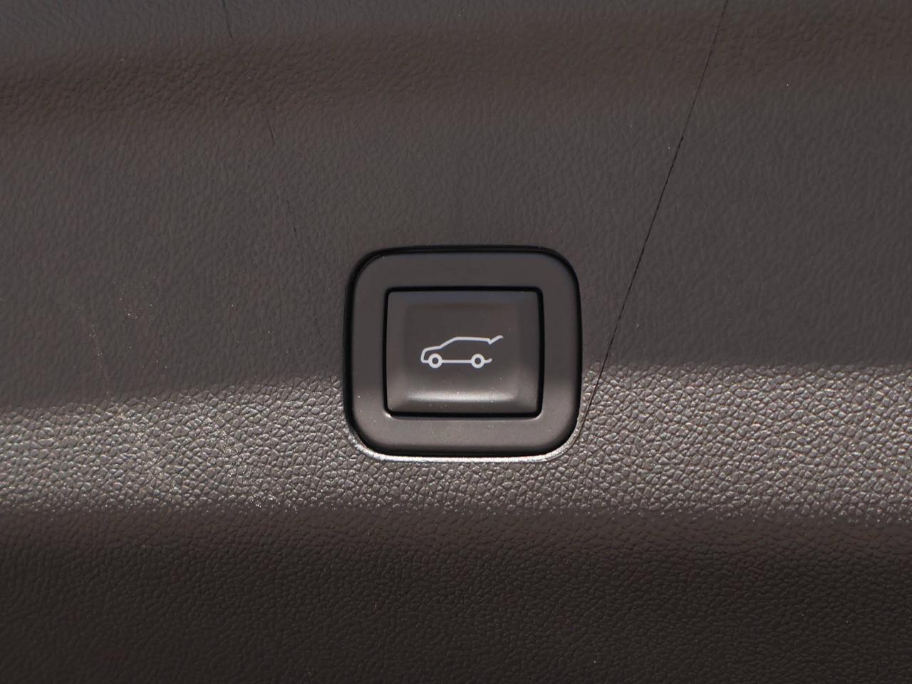 2025 GMC Yukon Denali Photo