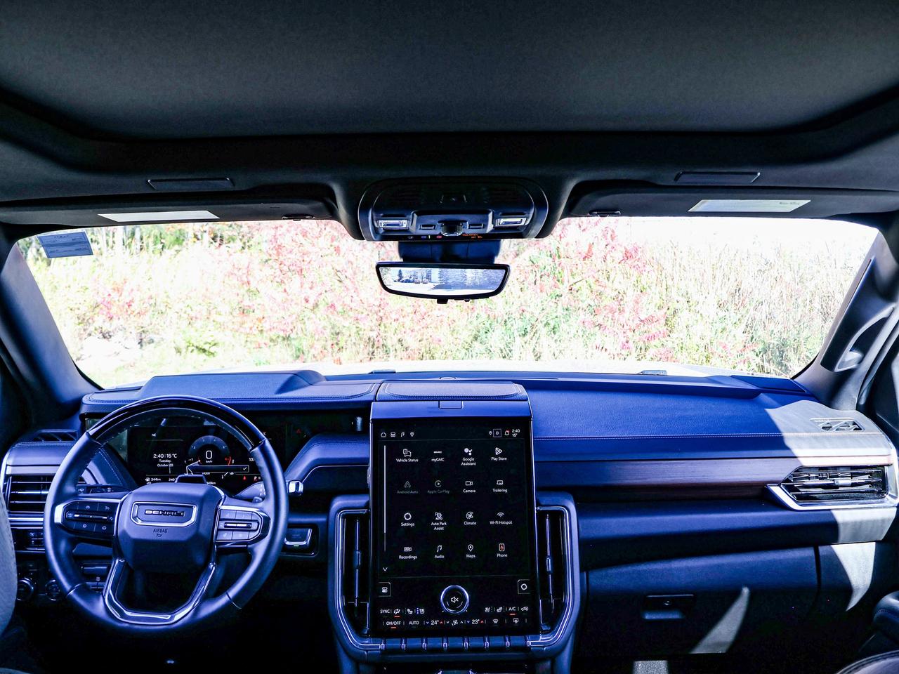 2025 GMC Yukon Denali Photo