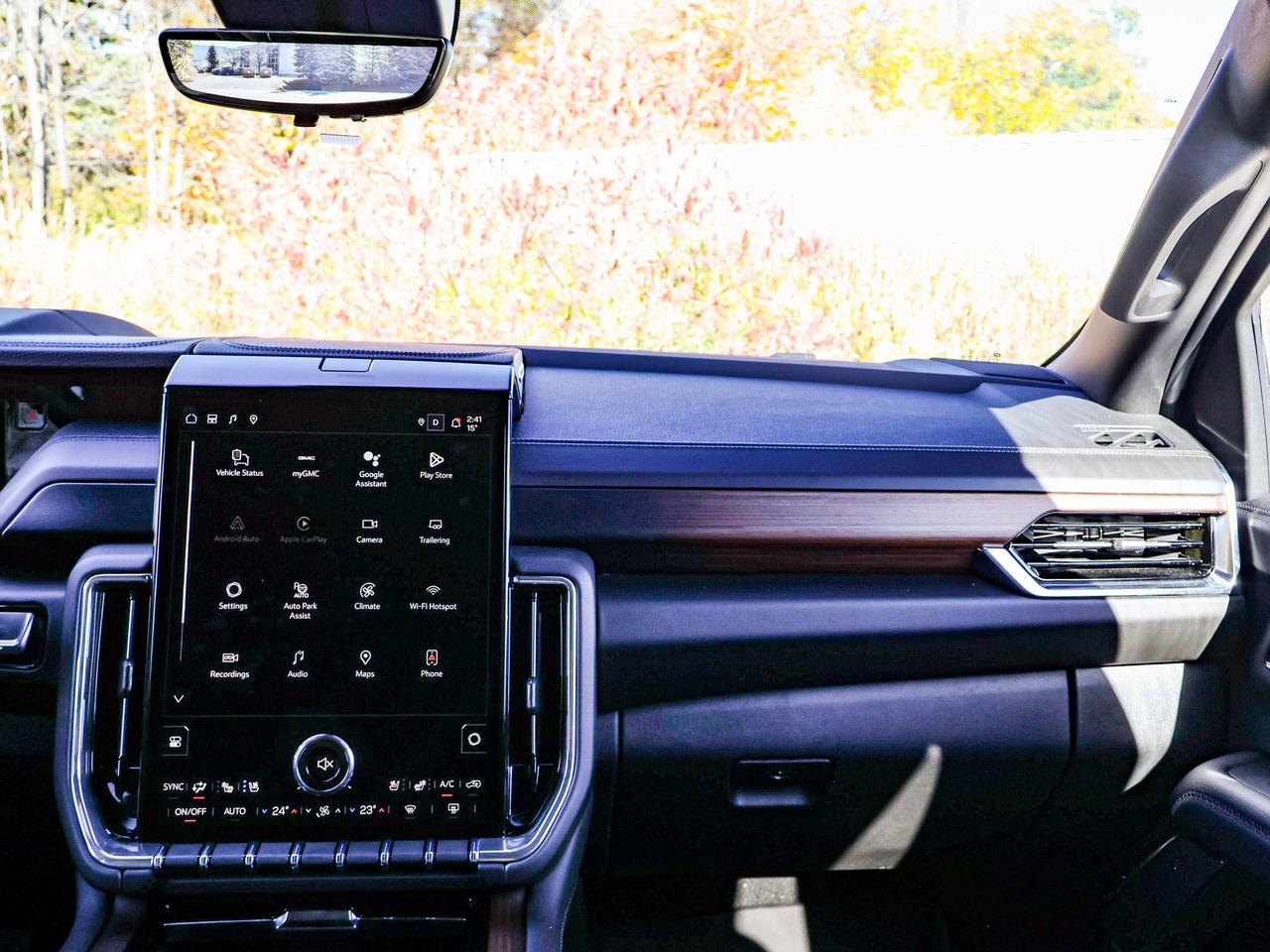 2025 GMC Yukon Denali Photo