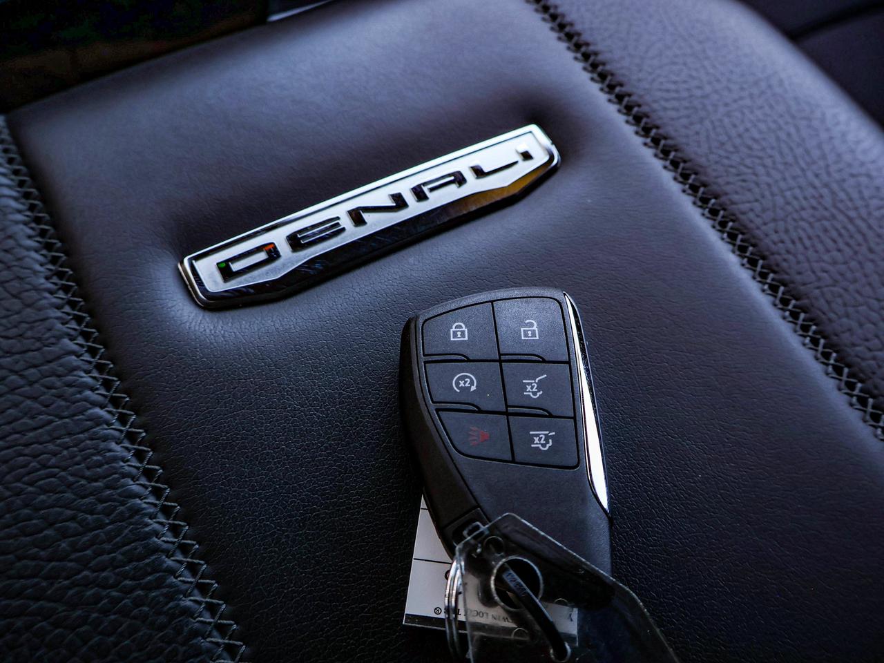 2025 GMC Yukon Denali Photo