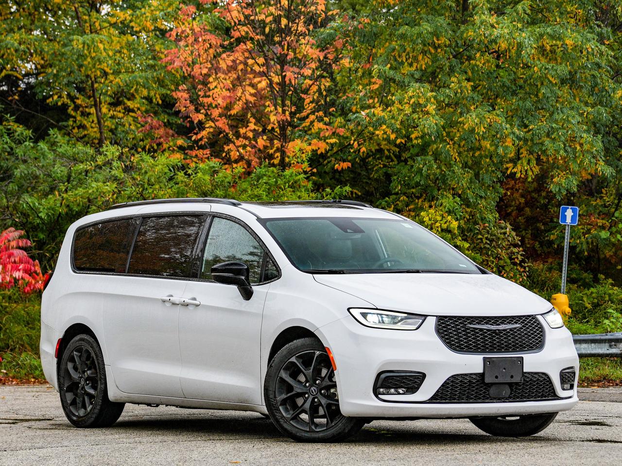 2025 Chrysler Pacifica Limited Photo5